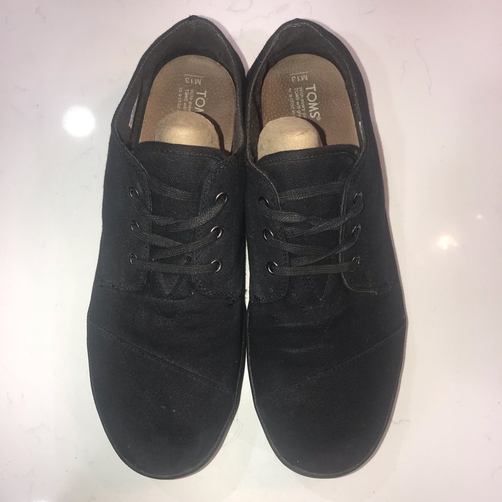 Toms sneakers size 13
